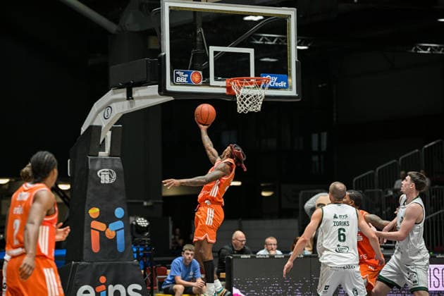easyCredit Basketball Bundesliga, Testspiel, Niners Chemnitz - Legia Warschau 06.09.2026 ab 15.00 Uhr Chemnitz, Chemnitz Arena Im Foto: 24 Cobe Williams, 06 Kristers Zoriks easyCredit Basketball Bundesliga, Testspiel, Niners Chemnitz - Legia Warschau Chemnitz Sachsen Deutschland Copyright: xEHLxMedia MichelxKöhlerx 20260609-Niners-Chemnitz-Legia-Warschau_025