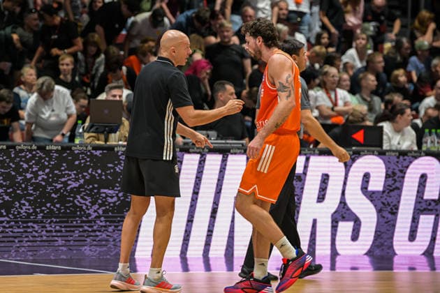 easyCredit Basketball Bundesliga, Testspiel, Niners Chemnitz - Legia Warschau 06.09.2026 ab 15.00 Uhr Chemnitz, Chemnitz Arena Im Foto: Head Coach Rodrigo Pastore, 25 Ben Burnham easyCredit Basketball Bundesliga, Testspiel, Niners Chemnitz - Legia Warschau Chemnitz Sachsen Deutschland Copyright: xEHLxMedia MichelxKöhlerx 20260609-Niners-Chemnitz-Legia-Warschau_035