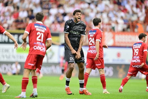 KV Kortrijk v SV Zulte Waregem - Jupiler Pro League KORTRIJK, BELGIUM - SEPTEMBER 06 : Ementa Anosike forward of SV Zulte Waregem looks dejected by a decision of the referee during the Jupiler Pro League match between KV Kortrijk and SV Zulte Waregem on September 6, 2026 in Kortrijk, Belgium, 06 09 2026 Kortrijk Belgium  Copyright: xJanxDexMeuleneirx