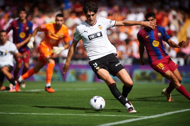 Javi Guerra (Valencia CF) during the LaLiga EA Sports match between Valencia CF and FC Barcelona, Barca at Mestalla on September 6, 2026 in Valencia, Spain. -