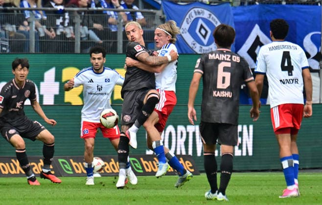 06.09.2026,GER Fußball, Männer, 1.BL, Spieltag 2, Saison 2026 2027, Hamburg, Hamburger SV vs 1.FSV Mainz 05 Sebastian Bornauw (HSV 33) versucht sich gegen Phillip Tietz (Mainz 05 09) durchzusetzen DFB DFL regulations prohibit any use of photographs as image sequences and or quasi-video) Hamburg Volksparkstadion Hamburg Deutschland *** September 6, 2026, German Soccer, Men, 1st Division, Matchday 2, 2026–2027 Season, Hamburg, Hamburger SV vs. 1. FSV Mainz 05; Sebastian Bornauw (HSV 33) tries to get past Phillip Tietz (Mainz 05 09). DFB and DFL regulations prohibit any use of photographs as image sequences and or quasi-video. Hamburg Volksparkstadion, Hamburg, Germany Copyright: xnordphotoxGmbH xWitkex