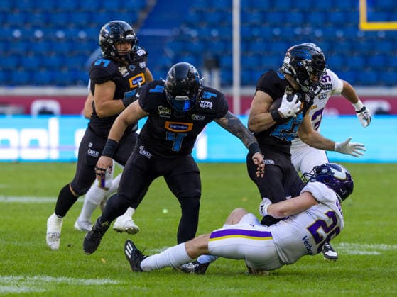 26 Zoltan Golita (Cornerback) Vienna Vikings tackle 23 Filip Suwada (Cornerback) Panthers Wroclaw Vienna Vikings vs Panthers Wroclaw, American Football League Europe, Golden Bowl Final, 2026, 06.09.2026, Duisburg Schauinsland-Reisen-Arena Germany Copyright: xPFA ChristopherxMettkenx