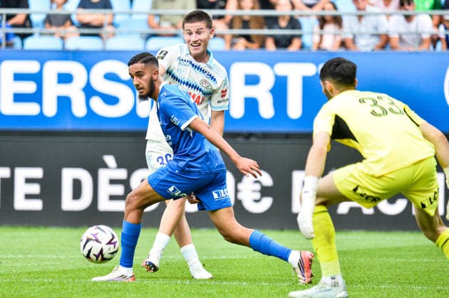 Fußball, Fra, Ligue 1, ES Troyes AC - Racing Straßburg - 06 09 2026 Merwan Ifnaoui (ESTAC Troyes) Oso (Joaquin Martinez Gauna) (RC Strasbourg) ParisFrance  Copyright: xBaptistexAutissierx