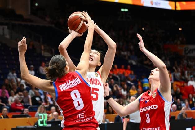 China v Czech Republic - FIBA Women s Basketball World Cup 2026 BERLIN, GERMANY - SEPTEMBER 06 : Han Xu center of China, Hanusova Alena center of Czech Republic during the FIBA Women s Basketball World Cup group D phase match between China and Czech Republic in Berlin on September 6, 2026 in Berlin, Germany, 06 09 2026 Berlin Germany  Copyright: xVincentxKalutx