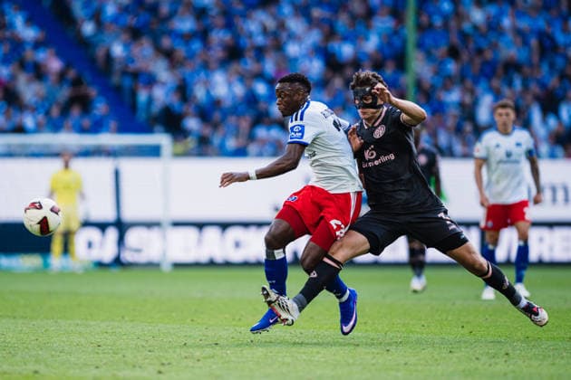 1. Bundesliga: Hamburger SV vs. 1. FSV Mainz 05, 06.09.2026 Patson Daka (Hamburger SV, 27) gegen Fabio Gruber (1. FSV Mainz 05, 3) Zweikampf; Fußball, 1. Bundesliga, 2. Spieltag: Hamburger SV vs. 1. FSV Mainz 05 am 06.09.2026 im Volksparkstadion, Hamburg DFL REGULATIONS PROHIBIT ANY USE OF PHOTOGRAPHS AS IMAGE SEQUENCES AND OR QUASI-VIDEO. *** 1 Bundesliga: Hamburger SV vs. 1 FSV Mainz 05, September 6, 2026; Patson Daka (Hamburger SV, 27) vs. Fabio Gruber (1 FSV Mainz 05, 3) – tackle, soccer, 1 Bundesliga, Matchday 2: Hamburger SV vs. 1 FSV Mainz 05 on September 6, 2026, at the Volksparkstadion, Hamburg. DFL regulations prohibit any use of photographs as image sequences and or quasi-video. Copyright: xBEAUTIFULxSPORTS Tonhäuserx