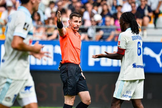 FOOTBALL : ESTAC Troyes x AS Monaco - Ligue 1 - JournÃ e 03 - 06 09 2026 Guillaume Paradis (Arbitre Central) Ismael Doukoure (RC Strasbourg) TroyesFrance  Copyright: xBaptistexAutissierx