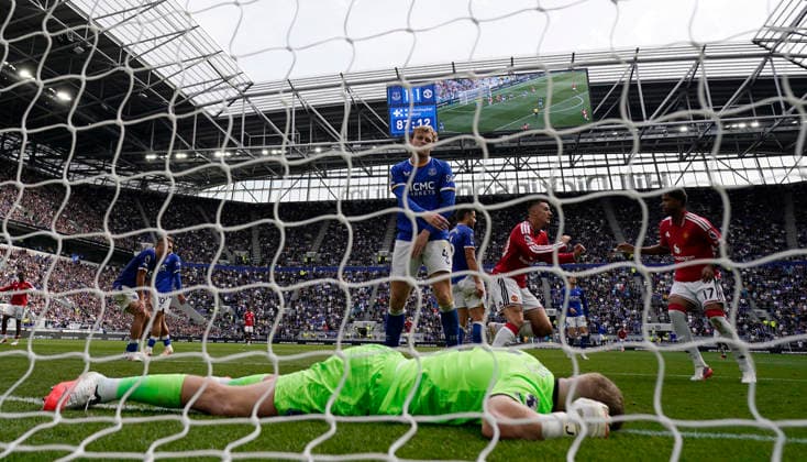 Sport Bilder des Tages Liverpool, England, 6th September 2026. Benjamin Sesko of Manchester United, ManU celebrates after scoring his teams second goal during the Everton vs Manchester United Premier League match at Hill Dickinson Stadium, Liverpool. Picture credit should read: Andrew Yates Sportimage EDITORIAL USE ONLY. No use with unauthorised audio, video, data, fixture lists, club league logos or live services. Online in-match use limited to 120 images, no video emulation. No use in betting, games or single club league player publications. SPI_028_AY_EVERTON_MAN_UTD SPI-4979-0025
