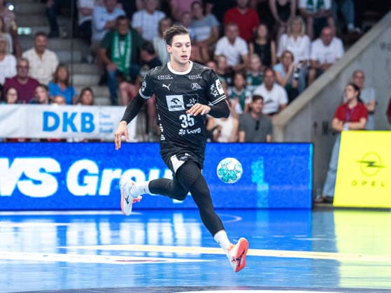 Domen Makuc (THW Kiel, 35) mit Tempo am Ball, Frisch Auf Goeppingen vs. THW Kiel, Handball, 1. Bundesliga, Herren, Spielzeit 2026 2027, 06.09.2026, Frisch Auf Goeppingen vs. THW Kiel, Handball, 1. Bundesliga, Herren, Spielzeit 2026 2027, 06.09.2026 Goeppingen Copyright: xEibner-Pressefoto MichaelxSchmidx EP_MST