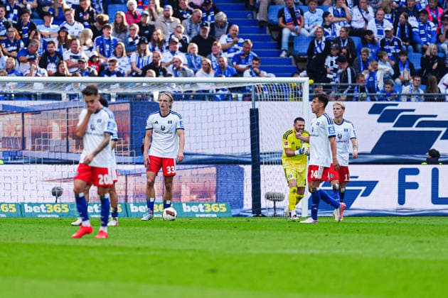 Enttäuschung Hamburger SV nach Tor zum 0:4 Phillip Tietz (1. FSV Mainz 05, 09) GER, Hamburger SV vs. 1. FSV Mainz 05, Fußball, 1. Bundesliga, Spieltag 02, Saison 2026 2027, 06.09.2026 DFL REGULATIONS PROHIBIT ANY USE OF PHOTOGRAPHS AS IMAGE SEQUENCES AND OR QUASI-VIDEO GER, Hamburger SV vs. 1. FSV Mainz 05, Fußball, 1. Bundesliga, Spieltag 02, Saison 2026 2027, 06.09.2026 Hamburg *** Disappointment for Hamburger SV after Phillip Tietz s goal made it 0–4; 1 FSV Mainz 05, September 9, GER; Hamburger SV vs. 1 FSV Mainz 05, Soccer, Bundesliga 1, Matchday 2, 2026–2027 Season, September 6, 2026 DFL regulations prohibit any use of photographs as image sequences and or quasi-video GER, Hamburger SV vs. 1. FSV Mainz 05, soccer, 1st Bundesliga, Matchday 02, 2026–2027 season, September 6, 2026, Hamburg Copyright: xEibner-Pressefoto MarcelxvonxFehrnx EP_MFN