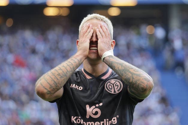 Jubel 0-4 durch Phillip Tietz (1.FSV Mainz 05) Fussball, Herren, Saison 2026 2027,1.Liga, Volksparkstadion, Hamburger SV gegen Mainz 05 DFL REGULATIONS PROHIBIT ANY USE OF PHOTOGRAPHS AS IMAGE SEQUENCES AND OR QUASI-VIDEO. *** Celebration 0 4 by Phillip Tietz 1 FSV Mainz 05 Soccer, Men s, 2026–2027 season, 1. Bundesliga, Volksparkstadion, Hamburger SV vs. Mainz 05 DFL REGULATIONS PROHIBIT ANY USE OF PHOTOGRAPHS AS IMAGE SEQUENCES AND OR QUASI-VIDEO