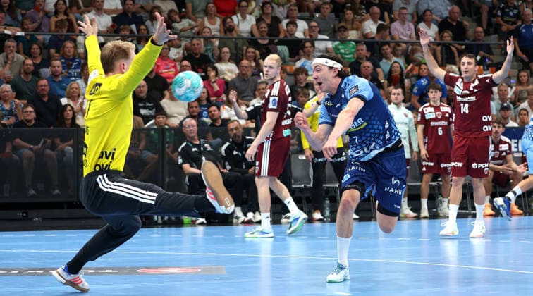 2026.09.06, Deutschland, Stuttgart, Handball TVB Stuttgart vs. Füchse Berlin, v.l. Lasse Ludwig (Berlin), KAsper Thorsen Lien (TVB)