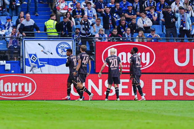 Torjubel Ransford Yeboah Königsdörffer (1. FSV Mainz 05, 11) nach Tor zum 0:5 GER, Hamburger SV vs. 1. FSV Mainz 05, Fußball, 1. Bundesliga, Spieltag 02, Saison 2026 2027, 06.09.2026 DFL REGULATIONS PROHIBIT ANY USE OF PHOTOGRAPHS AS IMAGE SEQUENCES AND OR QUASI-VIDEO GER, Hamburger SV vs. 1. FSV Mainz 05, Fußball, 1. Bundesliga, Spieltag 02, Saison 2026 2027, 06.09.2026 Hamburg *** Goal celebration by Ransford Yeboah Königsdörffer of 1. FSV Mainz 05, 11, after scoring the 0–5 goal (GER), Hamburger SV vs. 1. FSV Mainz 05, soccer, Bundesliga 1, Matchday 2, 2026–2027 season, September 6, 2026 DFL regulations prohibit any use of photographs as image sequences and or quasi-video, GER, Hamburger SV vs. 1. FSV Mainz 05, soccer, 1. Bundesliga, Matchday 02, 2026–2027 Season, September 6, 2026, Hamburg Copyright: xEibner-Pressefoto MarcelxvonxFehrnx EP_MFN