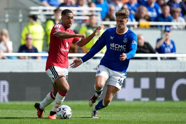 Everton v Manchester United, ManU Premier League Youri Tielemans of Manchester United under pressure from Harrison Armstrong of Everton FC during the Everton v Manchester United Premier League match at the Hill Dickinson Stadium, Liverpool, England on 6 September 2026 Credit: Steve Flynn Every Second Media Editorial use only. All images are copyright Every Second Media Limited. No images may be reproduced without prior permission. All rights reserved. Premier League and Football League images are subject to licensing agreements with Football DataCo Limited. see https: www.football-dataco.com Copyright: xIMAGO EveryxSecondxMediax ESM-2142-0063 StevexFlynnx xEveryxSecondxMediax
