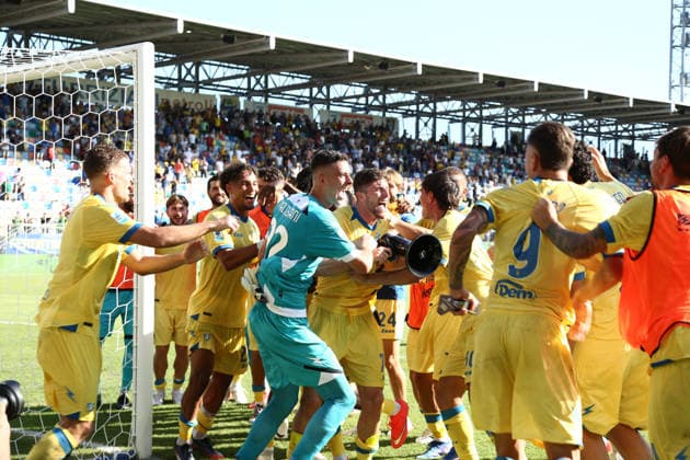 IPA88197613 - Frosinone players after the final whistle during the 2026–2027 Serie A match between Frosinone Calcio and Venezia F.C. at Stadio Benito Stirpe in Frosinone, Italy.  Copyright: xMatteoxCassoni IPAxSportx xx 88197613