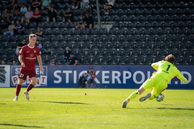 Loris Maier (SG Sonnenhof Großaspach, 27) erzielt das 1:0, SG Sonnenhof Großaspach vs. TSG 1899 Hoffenheim II, Fussball, 3. Liga, 4. Spieltag, 06.09.2026, DFB regulations prohibit any use of photographs as image sequences and or quasi-video Aspach Baden-Wuerttemberg Deutschland