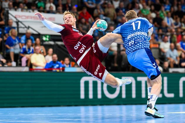 TVB Stuttgart - Füchse Berlin Handball: 1. Bundesliga, Herren, Saison 2026 2027, TVB Stuttgart - Füchse Berlin, Porsche Arena. Berlins Mathias Gidsel in Aktion gegen Stuttgarts Samuel Röthlisberger. Stuttgart Porsche Arena Baden-Württemberg Deutschland