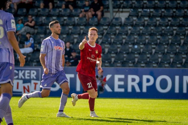 Loris Maier (SG Sonnenhof Großaspach, 27) jubelt nach seinem Treffer zum 1:0 mit dem Vorlagengeber Fabian Eisele (SG Sonnenhof Großaspach, 23), SG Sonnenhof Großaspach vs. TSG 1899 Hoffenheim II, Fussball, 3. Liga, 4. Spieltag, 06.09.2026, DFB regulations prohibit any use of photographs as image sequences and or quasi-video Aspach Baden-Wuerttemberg Deutschland