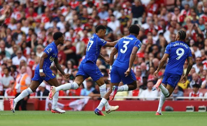 Morgan Rogers of Chelsea celebrates scoring the opening goal with team-mates Arsenal v Chelsea, Premier League, Football, Football, Emirates Stadium, London, UK - 06 Sep 2026London Emirates Stadium United Kingdom EDITORIAL USE ONLY No use with unauthorised audio, video, data, fixture lists, club league logos or live services. Online in-match use limited to 120 images, no video emulation. No use in betting, games or single club league player publications.  Copyright: xMichaelxZemanek Shutterstockx 17135040j