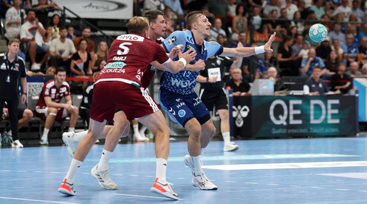 2026.09.06, Deutschland, Stuttgart, Handball TVB Stuttgart vs. Füchse Berlin, v.l. Max Darj (Berlin), Simone Mengon (TVB)