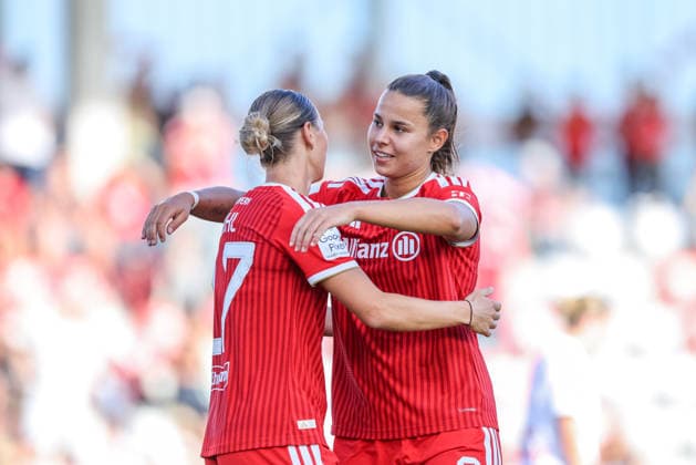 GER, München, FC Bayern München vs SC Freiburg, Google Pixel Frauen Bundesliga, Fussball, DFB, Spielzeit 2026 2027, FC Bayern Campus, 3. Spieltag im Bild: Klara Bühl (FC Bayern München Frauen 17) erzielt den Treffer zum 3:1, Tor, Jubel und Freude, Emotionen mit Lena Oberdorf (FC Bayern München Frauen 8) DFB DFL REGULATIONS PROHIBIT ANY USE OF PHOTOGRAPHS AS IMAGE SEQUENCES AND OR QUASI-VIDEO, 06.09.2026 *** GER, Munich, FC Bayern Munich vs. SC Freiburg, Google Pixel Women s Bundesliga, Soccer, DFB, 2026–2027 Season, FC Bayern Campus, Matchday 3 in Pictures: Klara Bühl of FC Bayern Munich Women s U-17 scores the goal to make it 3–1, Goal, Celebration and joy, emotions with Lena Oberdorf, FC Bayern Munich Women’s U-17 team. DFB and DFL regulations prohibit any use of photographs as image sequences and or quasi-video. September 6, 2026 Copyright: HMBxMedia HendrikxHamelau