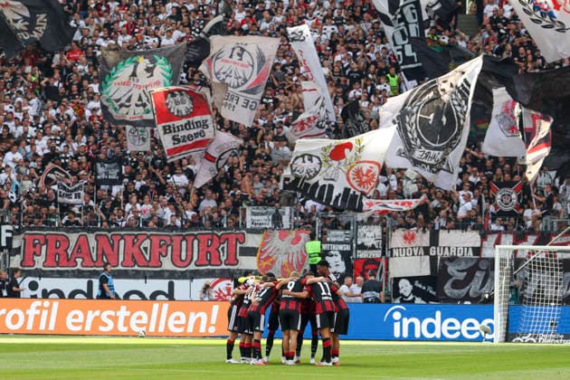 2026.09.06 xjfx Fussball 1. Bundesliga Eintracht Frankfurt - FC Augsburg, Team Eintracht Frankfurt Illustrative image: The team from gathers in a circle before the match, united by team spirit, motivation and determination (DFL DFB REGULATIONS PROHIBIT ANY USE OF PHOTOGRAPHS as IMAGE SEQUENCES and or QUASI-VIDEO) *** September 6, 2026 xjfx Soccer 1st Bundesliga Eintracht Frankfurt vs. FC Augsburg, Eintracht Frankfurt team. Illustrative image: The team gathers in a circle before the match, united by team spirit, motivation, and determination. DFL and DFB regulations prohibit any use of photographs as image sequences and or quasi-video. Copyright: HMBxMedia JoaquimxFerreira