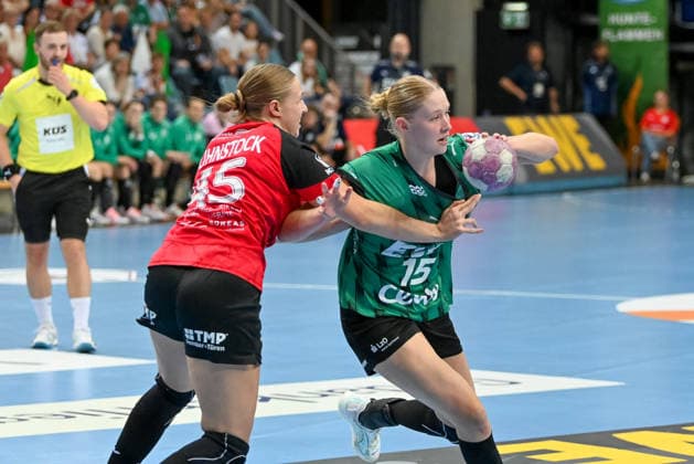 Lara Mueller (VfL Oldenburg, 15) gegen Jolina Hihnstock (Thueringer HC, 45) VfL Oldenburg vs. Thueringer HC, ALSCO Handball Bundesliga Frauen, 2. Spieltag, Saison 2026 2027, 06.09.2026, VfL Oldenburg vs. Thueringer HC, ALSCO Handball Bundesliga Frauen, 2. Spieltag, Saison 2026 2027, 06.09.2026 Oldenburg *** Lara Mueller (VfL Oldenburg), 15, vs. Jolina Hihnstock (Thüringer HC), 45; VfL Oldenburg vs. Thüringer HC, ALSCO Women’s Handball Bundesliga, Matchday 2, 2026–2027 season, September 6, 2026, VfL Oldenburg vs. Thueringer HC, ALSCO Women’s Handball Bundesliga, Matchday 2, 2026–2027 Season, September 6, 2026, Oldenburg Copyright: xEibner-Pressefoto RobertxGertzenx EP_RGN