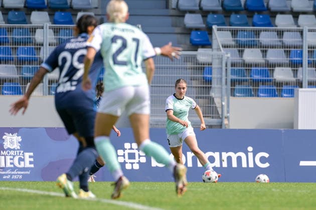 06.09.2026, Fußball, 2. Frauen-Bundesliga, 2026 2027, 5. Spieltag, VfL Bochum - SG 99 Andernach Marlene Ganßer (am Ball) schaut, wohin sie den Ball flanken kann. *** September 6, 2026, Soccer, Women s Bundesliga 2, 2026–2027, Matchday 5, VfL Bochum vs. SG 99 Andernach: Marlene Ganßer, with the ball, looks to see where she can cross it