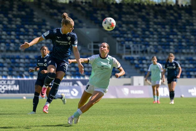 06.09.2026, Fußball, 2. Frauen-Bundesliga, 2026 2027, 5. Spieltag, VfL Bochum - SG 99 Andernach Franziska Wenzel (31 Bochum) klärt den Ball mit dem Kopf. Mia Trombin (14 Andernach) kommt zu spät. *** September 6, 2026, Soccer, Women s Bundesliga 2, 2026–2027, Matchday 5, VfL Bochum SG 99 Andernach Franziska Wenzel 31 (Bochum) clears the ball with her head; Mia Trombin 14 (Andernach) arrives too late