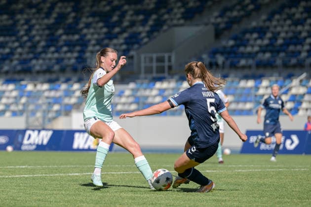 06.09.2026, Fußball, 2. Frauen-Bundesliga, 2026 2027, 5. Spieltag, VfL Bochum - SG 99 Andernach Ina Keller (Andernach) und Lilian Huber (5 Bochum) kämpfen im Strafraum um den Ball. *** September 6, 2026, Soccer, Women s Bundesliga 2, 2026–2027, Matchday 5, VfL Bochum vs. SG 99 Andernach: Ina Keller (Andernach) and Lilian Huber (Bochum) battle for the ball in the penalty area