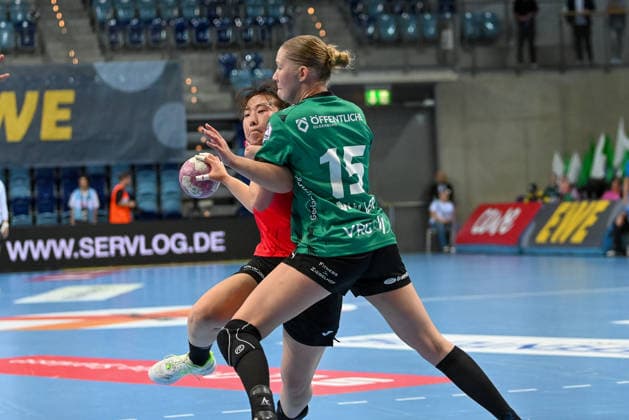 Natsuki Aizawa (Thueringer HC, 23) gegen Lara Mueller (VfL Oldenburg, 15) VfL Oldenburg vs. Thueringer HC, ALSCO Handball Bundesliga Frauen, 2. Spieltag, Saison 2026 2027, 06.09.2026, VfL Oldenburg vs. Thueringer HC, ALSCO Handball Bundesliga Frauen, 2. Spieltag, Saison 2026 2027, 06.09.2026 Oldenburg *** Natsuki Aizawa (Thüringer HC), 23, vs. Lara Mueller (VfL Oldenburg), 15; VfL Oldenburg vs. Thüringer HC, ALSCO Women s Handball Bundesliga, Matchday 2, 2026–2027 Season, September 6, 2026, VfL Oldenburg vs. Thueringer HC, ALSCO Women’s Handball Bundesliga, Matchday 2, 2026–2027 Season, September 6, 2026, Oldenburg Copyright: xEibner-Pressefoto RobertxGertzenx EP_RGN