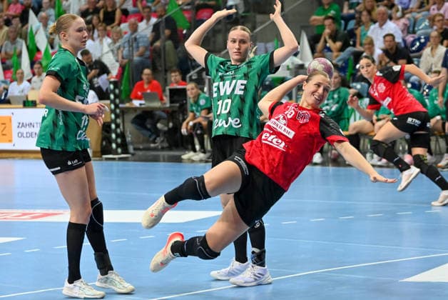 Jolina Huhnstock (Thueringer HC, 45) wirft VfL Oldenburg vs. Thueringer HC, ALSCO Handball Bundesliga Frauen, 2. Spieltag, Saison 2026 2027, 06.09.2026, VfL Oldenburg vs. Thueringer HC, ALSCO Handball Bundesliga Frauen, 2. Spieltag, Saison 2026 2027, 06.09.2026 Oldenburg *** Jolina Huhnstock (Thüringer HC), 45, scores in VfL Oldenburg vs. Thüringer HC, ALSCO Women s Handball Bundesliga, Matchday 2, 2026–2027 season, September 6, 2026, VfL Oldenburg vs. Thueringer HC, ALSCO Women’s Handball Bundesliga, Matchday 2, 2026–2027 season, September 6, 2026, Oldenburg Copyright: xEibner-Pressefoto RobertxGertzenx EP_RGN