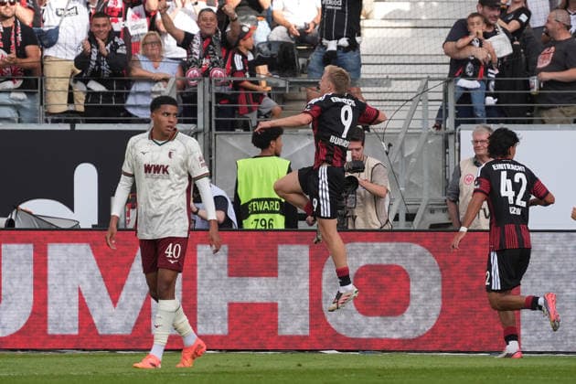 celebrate the goal, Torjubel zum 1:0 Jonathan Burkardt (Eintracht Frankfurt) mit Younes Ebnoutalib (Eintracht Frankfurt) - 06.09.2026 Bundesliga, Saison 26 27: Eintracht Frankfurt vs. FC Augsburg, Deutsche Bank Park, 2. Spieltag *** Celebrate the goal: Jonathan Burkardt s goal celebration for Eintracht Frankfurt s 1-0 lead with Younes Ebnoutalib, Eintracht Frankfurt, September 6, 2026, Bundesliga, 2026-27 season, Eintracht Frankfurt vs. FC Augsburg, Deutsche Bank Park, Matchday 2