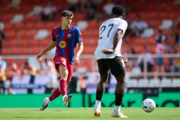Valencia CF v FC Barcelona, Barca - LaLiga EA Sports 2026 27 VALENCIA, SPAIN - SEPTEMBER 6: Pau Cubarsi of FC Barcelona passes the ball during the LaLiga EA Sports 2026 27 match between Valencia CF and FC Barcelona at Mestalla Stadium on September 6, 2026, in Valencia, Spain. (Photo by Francisco Macia Photo Players Images Magara Press) Valencia Mestalla Stadium Spain Copyright: xFranciscoxMaciax