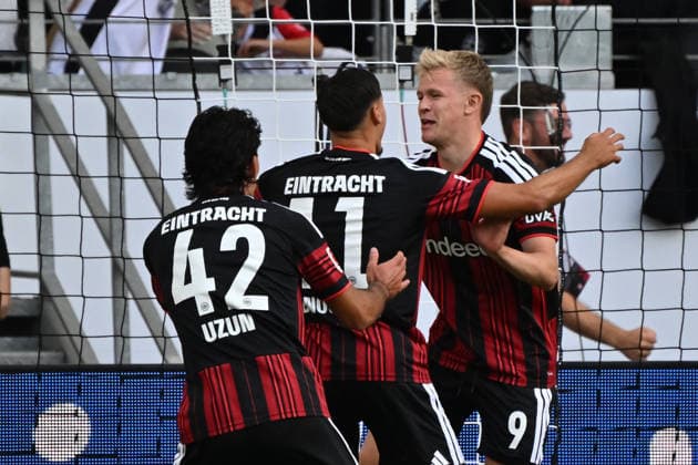 06.09.2026, xjhx, Fussball 1.Bundesliga, Eintracht Frankfurt - FC Augsburg v.l. Torjubel nach dem Tor zum celebrating the goal celebrate 1:0 durch Jonathan Jonny Burkardt (Eintracht Frankfurt) (DFL DFB REGULATIONS PROHIBIT ANY USE OF PHOTOGRAPHS as IMAGE SEQUENCES and or QUASI-VIDEO) Frankfurt am Main *** September 6, 2026, xjhx, Soccer, Bundesliga 1, Eintracht Frankfurt vs. FC Augsburg: Goal celebration after Jonathan Jonny Burkardt scored the 1-0 goal for Eintracht Frankfurt. DFL, DFB regulations prohibit any use of photographs as image sequences and or quasi-video. Frankfurt am Main