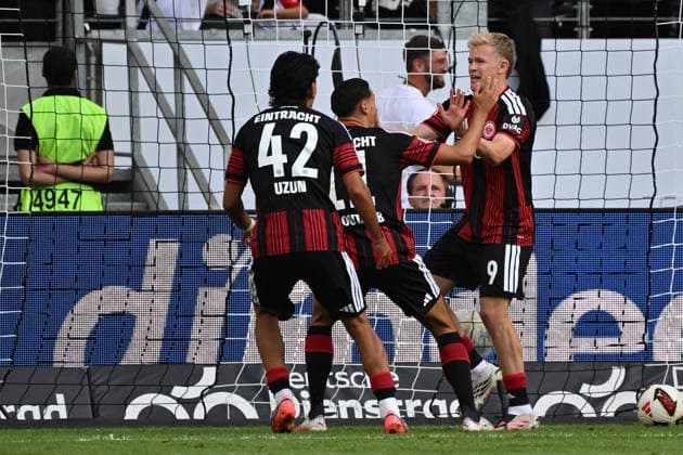 06.09.2026, xjhx, Fussball 1.Bundesliga, Eintracht Frankfurt - FC Augsburg v.l. Torjubel nach dem Tor zum celebrating the goal celebrate 1:0 durch Jonathan Jonny Burkardt (Eintracht Frankfurt) (DFL DFB REGULATIONS PROHIBIT ANY USE OF PHOTOGRAPHS as IMAGE SEQUENCES and or QUASI-VIDEO) Frankfurt am Main *** September 6, 2026, xjhx, Soccer, Bundesliga 1, Eintracht Frankfurt vs. FC Augsburg: Goal celebration after Jonathan Jonny Burkardt scored the 1-0 goal for Eintracht Frankfurt. DFL, DFB regulations prohibit any use of photographs as image sequences and or quasi-video. Frankfurt am Main