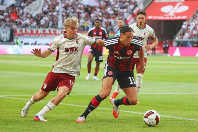 Frankfurt, Deutschland 06. September 2026: 1. BL - 2026 2027 - Sp. 2 - Eintracht Frankfurt gegen FC Augsburg Im Bild: v. li. im Zweikampf Hennes Behrens (FCA) gegen Younes Ebnoutalib (Frankfurt). DFL DFB regulations prohibit any use of photographs as image sequences and or quasi-video Deutsche Bank Park Hessen *** Frankfurt, Germany September 6, 2026 Bundesliga 1 2026–2027 Season 2: Eintracht Frankfurt vs. FC Augsburg In the photo, from left, Hennes Behrens (FCA) in a tackle against Younes Ebnoutalib (Frankfurt). DFL and DFB regulations prohibit any use of photographs as image sequences and or quasi-video Deutsche Bank Park, Hesse Copyright: xFotostandx xRacochax