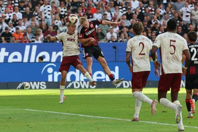 Tor zum 1:0 per Kopf durch Jonathan Burkhardt, Jonathan Michael ãJonnyÒ Burkardt, Jonny Burkardt (Eintracht Frankfurt , Nr. 9) gegen Robin Fellhauer (FC Augsburg, 19) , Eintracht Frankfurt - FC Augsburg, Bundesliga, BL, Saison 2026 2027, 2. Spiel, 06.09.2026, Frankfurt Deutsche Bank Park Deutschland *** Goal to make it 1–0, scored with a header by Jonathan Burkhardt, Jonathan Michael Jonny Burkardt, Jonny Burkardt of Eintracht Frankfurt, No. 9, against Robin Fellhauer of FC Augsburg, 19, Eintracht Frankfurt vs. FC Augsburg, Bundesliga, BL, 2026–2027 season, Match 2, September 6, 2026, Frankfurt, Deutsche Bank Park, Germany