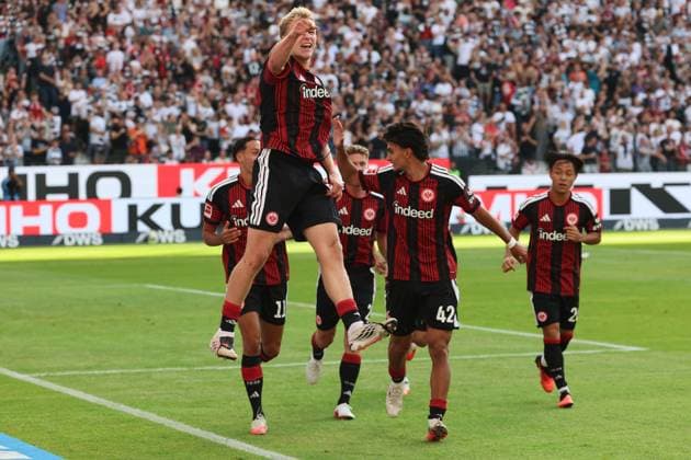 Torjubel zum 1. Heimtor der Saison, 1:0 per Kopf durch Jonathan Burkhardt, Jonathan Michael ãJonnyÒ Burkardt, Jonny Burkardt (Eintracht Frankfurt , Nr. 9) , Eintracht Frankfurt - FC Augsburg, Bundesliga, BL, Saison 2026 2027, 2. Spiel, 06.09.2026, Frankfurt Deutsche Bank Park Deutschland *** Goal celebration for the first home goal of the season, a 1-0 header by Jonathan Burkhardt, Jonathan Michael Jonny Burkardt, Jonny Burkardt, Eintracht Frankfurt, No. 9, Eintracht Frankfurt vs. FC Augsburg, Bundesliga, BL, 2026–2027 season, Match 2, September 6, 2026, Frankfurt, Deutsche Bank Park, Germany