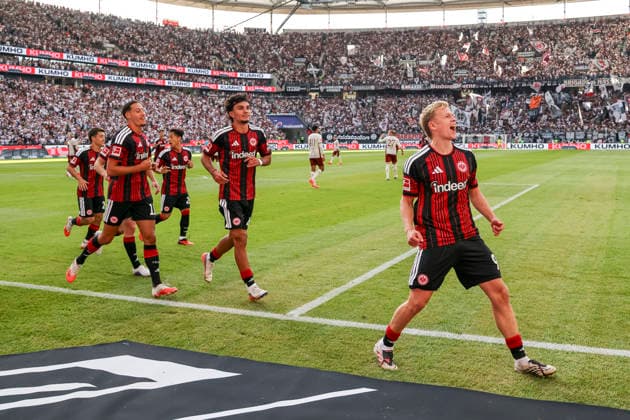 Torjubel Eintracht Frankfurt beim 1:0 durch Jonathan Burkardt (Eintracht Frankfurt, 09), Freude, Begeisterung, positive Emotionen, Torerfolg , Deutschland, Fussball, 1. Bundesliga, 2.Spieltag, 2026 2027, Eintracht Frankfurt vs. FC Augsburg, 06.09.2026, Frankfurt am Main Deutsche-Bank-Park Deutschland *** Eintracht Frankfurt celebrates Jonathan Burkardt s 1-0 goal; Eintracht Frankfurt, 09; joy, excitement, positive emotions, goal, Germany, soccer, Bundesliga 1, Matchday 2, 2026–2027, Eintracht Frankfurt vs. FC Augsburg, September 6, 2026, Frankfurt am Main, Deutsche Bank Park, Germany Copyright: xGrantxHubbsx