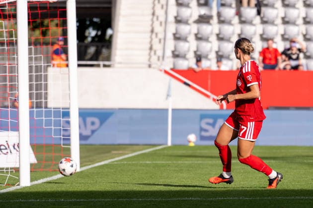 Klara Bühl 17 (FC Bayern Muenchen) Tor, 3:1, FC Bayern Frauen Muenchen - SC Freiburg, Google Pixel Frauenbundesliga, 3. Spieltag, 06.09.26 DFB regulations prohibit any use of photographs as image sequences and or quasi-video. (kolbert-press) Muenchen Bayern Deutschland *** Klara Bühl, 17, FC Bayern Munich, Goal, 3-1, FC Bayern Women Munich vs. SC Freiburg, Google Pixel, Women s Bundesliga, Matchday 3, September 6, 2026. DFB regulations prohibit any use of photographs as image sequences and or quasi-video. Kolbert Press, Munich, Bayern, Germany Copyright: xkolbert-press UlrichxGamelx
