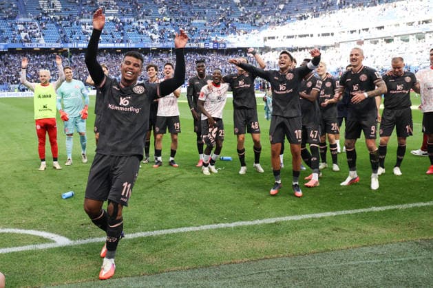 2026.09.06 xfsx Fussball 1. Bundesliga Hamburger Sportverein - 1. FSV Mainz 05 v.l. Die Mansschaft vom 1.FSV Mainz 05 feiert den 5:0 Sieg gegen den Hamburger SV, Ransford Koenigsdoerffer (1.FSV Mainz 05, 11) (DFL DFB regulations prohibit any use of photographs as image sequences and or quasi-video. *** September 6, 2026 xfsx Soccer 1 Bundesliga Hamburger Sportverein 1 FSV Mainz 05 v l The FSV Mainz 05 team celebrates its 5–0 victory over Hamburger SV, Ransford Koenigsdoerffer, 1. FSV Mainz 05, 11. DFL and DFB regulations prohibit any use of photographs as image sequences and or quasi-video Copyright: HMBxMedia FernandoxSoares