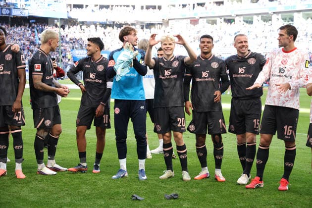 2026.09.06 xfsx Fussball 1. Bundesliga Hamburger Sportverein - 1. FSV Mainz 05 v.l. Die Mansschaft vom 1.FSV Mainz 05 feiert den 5:0 Sieg gegen den Hamburger SV (DFL DFB regulations prohibit any use of photographs as image sequences and or quasi-video. *** September 6, 2026 xfsx Soccer 1st Bundesliga Hamburger Sportverein 1 FSV Mainz 05 v l The FSV Mainz 05 team celebrates its 5–0 victory over Hamburger SV. DFL and DFB regulations prohibit any use of photographs as image sequences and or quasi-video. Copyright: HMBxMedia FernandoxSoares