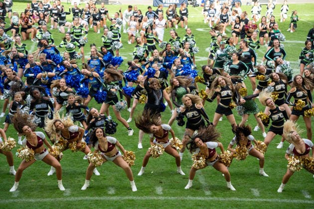 Deutschland: 06.09.2026, The AFLE Gold Bowl 2026 - Panthers Wroclaw vs. Vienna Vikings, Schauinsland-Reisen-Arena (Duisburg): Die Cheerleader haben ein neuen Rekord aufgestellt mit den meisten Cheerleadern in der Luft Duisburg Deutschland Copyright: xMijoxLubecx