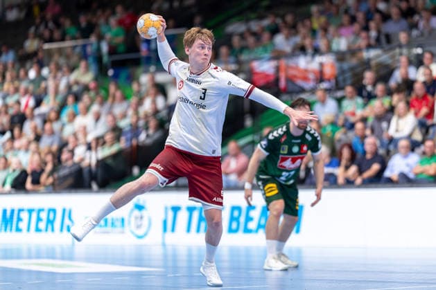 Felix Mart (TuSEM Essen, 03) fuehrt einen Siebenmeter aus, der gehalten wird von Malte Semisch (GWD Minden, 01) GER, GWD Minden vs. TuSEM Essen, Handball, 2. Bundesliga, 2. Spieltag, Spielzeit 2026 2027, 06.09.2026 GER, GWD Minden vs. TuSEM Essen, Handball, 2. Bundesliga, 2. Spieltag, Spielzeit 2026 2027, 06.09.2026 Minden Copyright: xEibner-Pressefoto JanxRollingerx EP_JSK