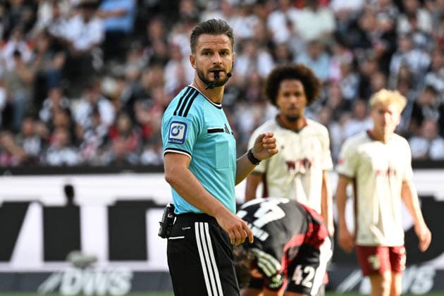 06.09.2026, xjhx, Fussball 1.Bundesliga, Eintracht Frankfurt - FC Augsburg v.l. Schiedsrichter Referee Daniel Schlager (DFL DFB REGULATIONS PROHIBIT ANY USE OF PHOTOGRAPHS as IMAGE SEQUENCES and or QUASI-VIDEO) Frankfurt am Main *** September 6, 2026, xjhx, Soccer, Bundesliga 1, Eintracht Frankfurt vs. FC Augsburg, Referee Daniel Schlager. DFL and DFB regulations prohibit any use of photographs as image sequences and or quasi-video. Frankfurt am Main