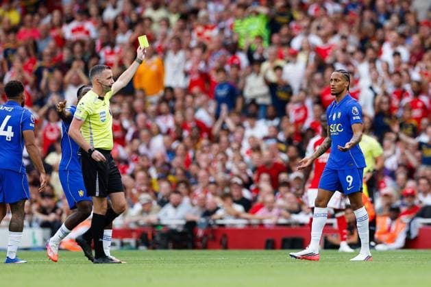 Joao Pedro of Chelsea fouls Ben White of Arsenal and receives a yellow card Arsenal v Chelsea, Premier League, Football, Emirates Stadium, London, UK - 06 Sep 2026London Emirates Stadium United Kingdom EDITORIAL USE ONLY No use with unauthorised audio, video, data, fixture lists, club league logos or live services. Online in-match use limited to 120 images, no video emulation. No use in betting, games or single club league player publications.  Copyright: xMattxImpey Shutterstockx 17137590g