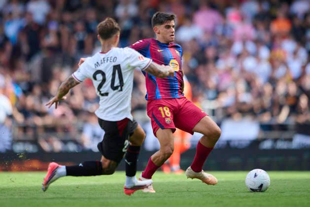 Valencia CF v FC Barcelona, Barca - LaLiga EA Sports 2026 27 VALENCIA, SPAIN - SEPTEMBER 6: Gerard Martin of FC Barcelona competes for the ball with Pablo Maffeo of Valencia CF during the LaLiga EA Sports 2026 27 match between Valencia CF and FC Barcelona at Mestalla Stadium on September 6, 2026, in Valencia, Spain. (Photo by Francisco Macia Photo Players Images Magara Press) Valencia Mestalla Stadium Spain Copyright: xFranciscoxMaciax