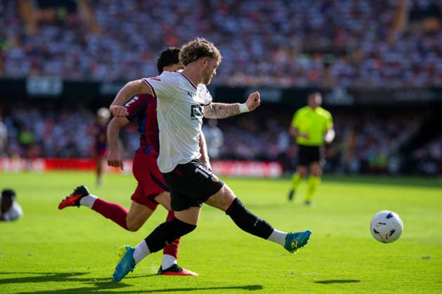 La Liga EA Regular Season Round 4 Elliott of Valencia CF in action during the LaLiga EA round 4 match between Valencia CF and FC Barcelona, Barca at Ciutat de Valencia stadium, (Valencia ) on September 06, 2026. Copyright: xVicentexVidalxFernandezx