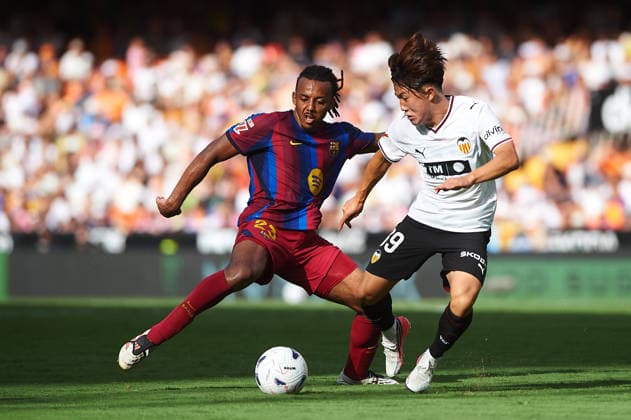 Jules Kounde FC Barcelona, Barca and Ryunosuke Sato (Valencia CF) during the LaLiga EA Sports match between Valencia CF and FC Barcelona at Mestalla on September 6, 2026 in Valencia, Spain. -