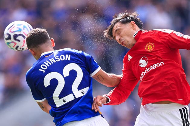 Football - Premier League - Everton v Manchester United, ManU 6th September 2026 - Premier League - Everton v Manchester United - Lisandro Martinez of Manchester United battles with Brennan Johnson of Everton - Photo: Simon Stacpoole Offside. Liverpool UK Copyright: xSimonxStacpoolexOffside